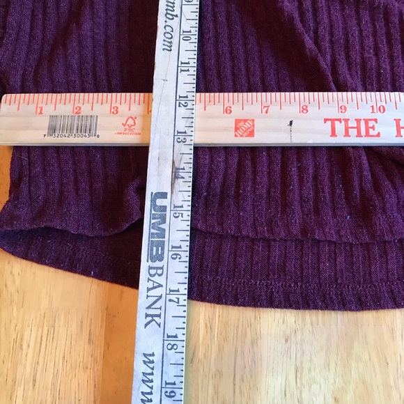 Burgundy sweater - Picture 6 of 9